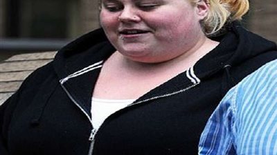 10 سنوات سجن لمرأة اتهمت 15 رجلًا باغتصابها