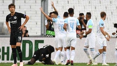 أوكامبوس يتقدم لمارسيليا على فرانكفورت بالشوط الأول