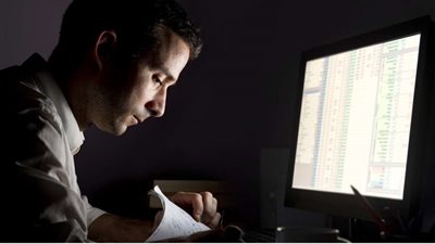 نصائح لتفادي المخاطر الصحية للعمل الليلي