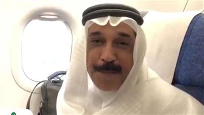سقوط الفنان عبدالله الرويشد على المسرح وتعرضه لوعكة صحية