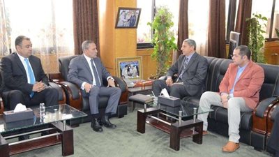 محافظ الإسماعيلية يبحث مع مدير الأمن آليات التعاون بين الأجهزة