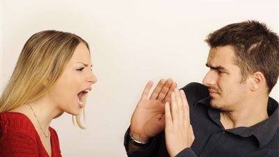 أبرزها الحب.. تعرف على سبب استفزاز الرجل لزوجته