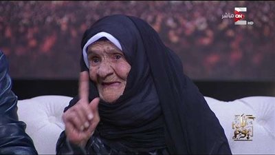 أكبر معمرة في الشرقية: الرئيس قبل يدي وقالي تسلمي يا سيدة مصر الأولى