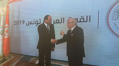 السيسى يصل مقر انعقاد القمة العربية الـ 30 بتونس