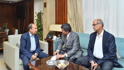 وزير التجارة يبحث مع سفير أوزبكستان بالقاهرة تعزيز العلاقات بين البلدين