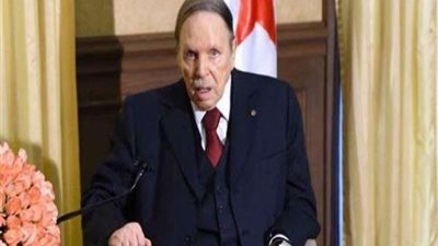 الرئيس الجزائري يحتفظ بمنصب وزير الدفاع في الحكومة الجديدة