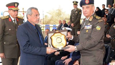 وزير الدفاع يشهد تخرج دفعة جديدة من 
