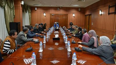 محافظ بورسعيد يوجه باستمرار الجهود لمنع أعمال التهريب