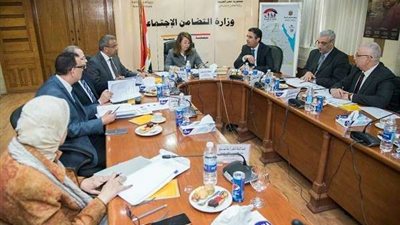 والي: صندوق تأمين الأسرة يناقش سبل تفعيل تكليفات السيسي لدعم المرأة