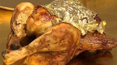 بالفيديو.. عشاء مغطى بالذهب عيار 24 قيراط