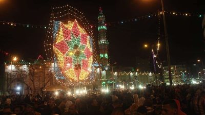 المراجيح وبنادق الرش.. أبرز احتفالات المصريين بمولد السيدة زينب 