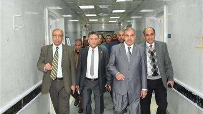 رئيس جامعة الأزهر يتفقد مستشفى باب الشعرية الجامعي