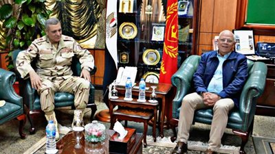 محافظ بورسعيد يلتقي مدير جمعية المحاربين القدماء
