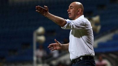 حسام حسن يطالب بإخلاء المدرجات في لقاء الزمالك