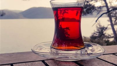 دراسة تحذر من شرب الشاى ساخن