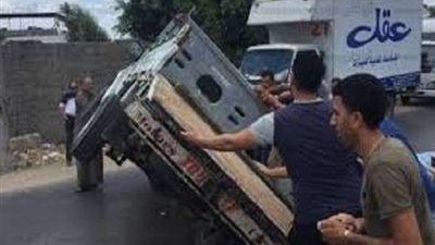 إصابة 17 شخصًا في حادث سيارتين بالبدرشين