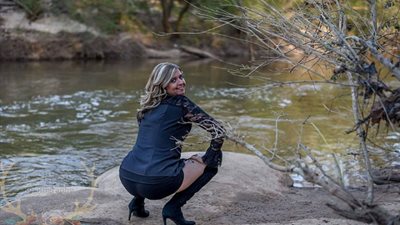 رد فعل غير متوقع.. سيدة تثير الجدل بسبب احتفالها بطلاقها