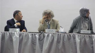 مشادة كلامية بين أعضاء 