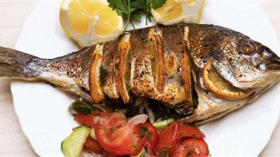 لهذه الأسباب.. لن تتخلى عن تناول السمك
