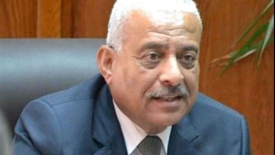 محافظ السويس يتبنى خطة للقضاء على الأمية بالمحافظة