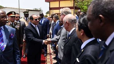 بالصور.. الرئيس السيسي يصل الي غينيا فى إطار جولة الخارجية