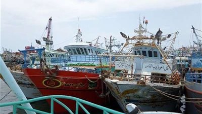 18 صيادًا من كفر الشيخ معرضون للخطر لتعطل مركبهم في مطروح