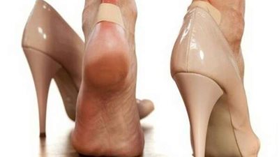 فكرة سريعة لتوسيع الحذاء الضيق في يوم واحد