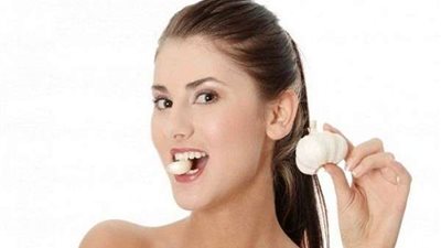 لكبار السن..3 فوائد مذهلة من تناول الثوم النيئ