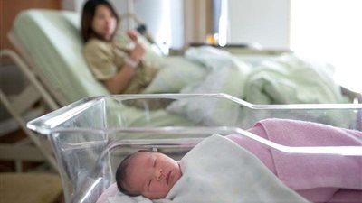 بعد 12 سنة.. ممرضة تعترف بتبديل 5 آلاف مولود