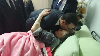 بالصور.. وفد حزب الحرية المصري يزور  زينب الكفراوى  مناضلة بور سعيد