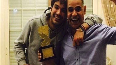 نجل محمود البزاوي يعترض لعدم وجود صورة والده على أفيش 