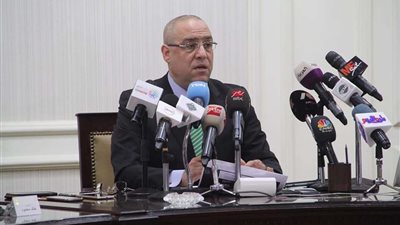 وزير الإسكان يتفقد عدد من المشروعات بالعاشر من رمضان