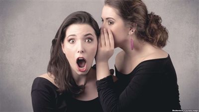 أبرزها النميمة.. 5 عادات سيئة ولكنها مفيدة للصحة النفسية والجسدية