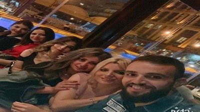 لاعب الزمالك يحتفل بعيد ميلاد ابنته  وبجواره 5 كرات ذهبية