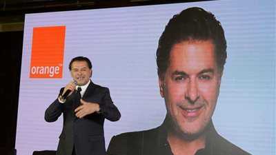 راغب علامة يحتفل بتعاقده مع 