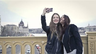 لعشاق السيلفى.. أفضل هواتف لالتقاط الصور الأمامية