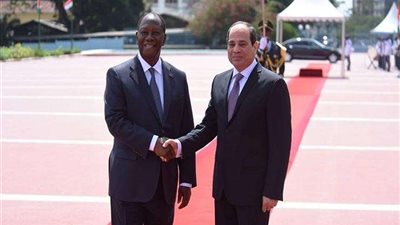 الرئيس السيسى يتقلد وسام الاستحقاق الوطنى فى كوت ديفوار