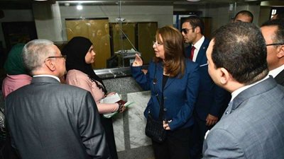 وزيرة التضامن تتفقد تطوير فروع بنك ناصر بالمنيا