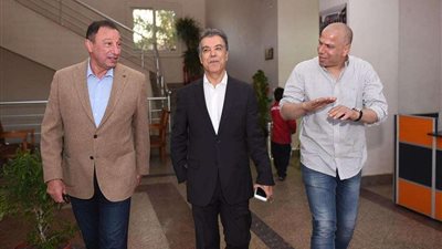 رئيس الأهلي يستقبل طارق دياب نجم الكرة التونسية