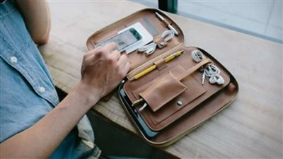 للرجل.. حقائب يد على الموضة وعملية تساعدك في احتواء أغراضك