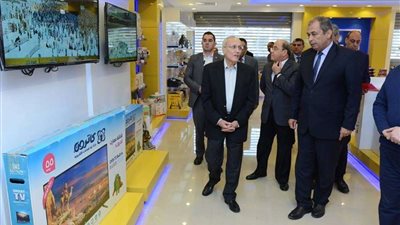 بالصور.. العصار يتفقد شركة حلوان لمحركات الديزل (مصنع 909 الحربي)