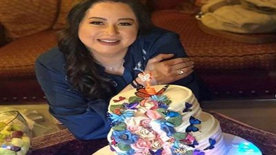 بالصور.. مي نور الشريف تحتفل بعيد ميلادها في إطار عائلي