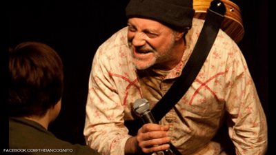 كوميديان يموت على المسرح بعد إلقائه 