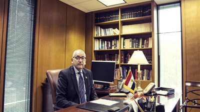 سفير مصر في واشنطن ينظم حفل عشاء للوفد المشارك فى اجتماعات الربيع