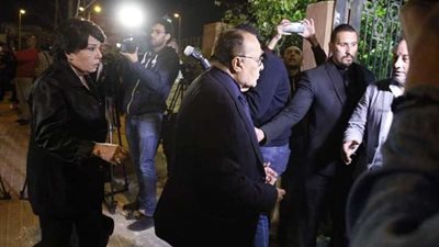 بالصور.. نجوم الفن يتوافدون على عزاء محمود الجندي