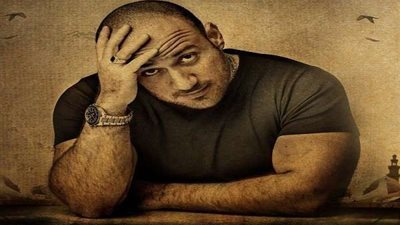 الجمهور يطارد أحمد مكي في عزاء محمود الجندي