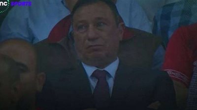 لحظات الحسرة والحزن تنتاب رئيس الأهلي بعد توديع دوري أبطال أفريقيا