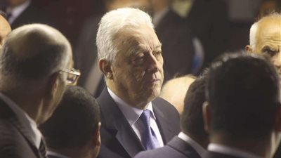 بالصور.. سياسيين ووزراء سابقون وشخصيات عامة في عزاء زوجة فتى سرور