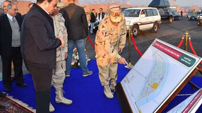 السيسي يتفقد محور روض الفرج فجر اليوم