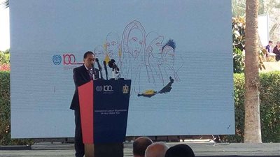 مدبولي نيابة عن الرئيس:  مصر مستعدة للمساهمة الايجابية في تعزيز بيئة العمل